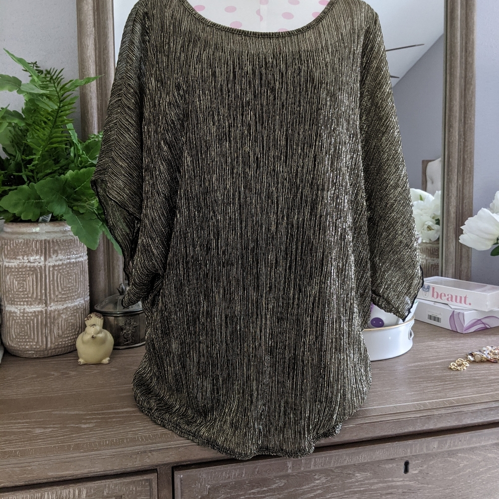 Shimmery women top